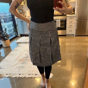 J.Crew 🟰 B&W striped midi dkirt